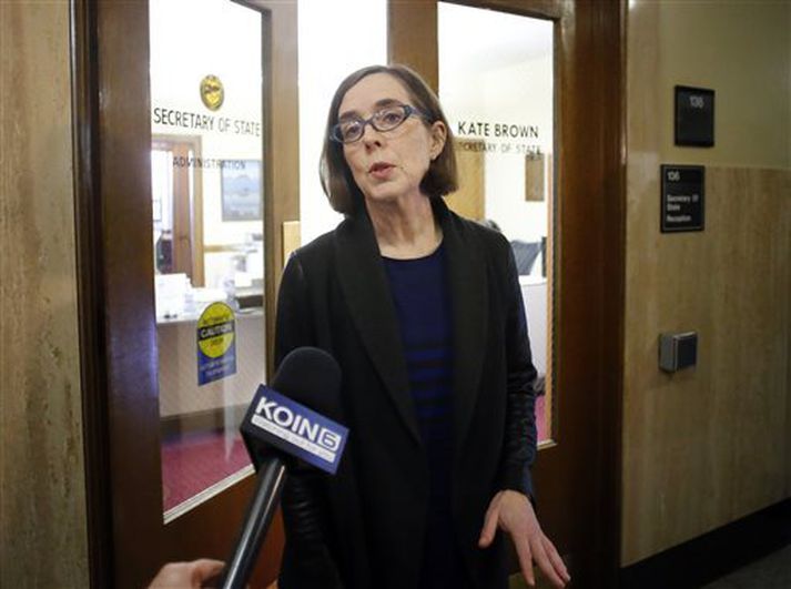 Kate Brown, verður fyrsti opinberlega tvíkynhneigði ríkisstjóri í sögu Bandaríkjanna þegar hún verður svarin í embætti ríkisstjóra Oregon á miðvikudag.