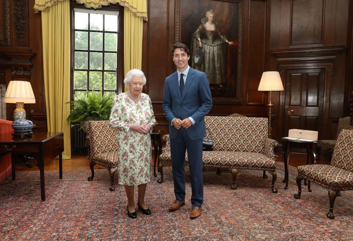 Elísabet drottning og Justin Trudeau, forsætisráðherra Kanada.