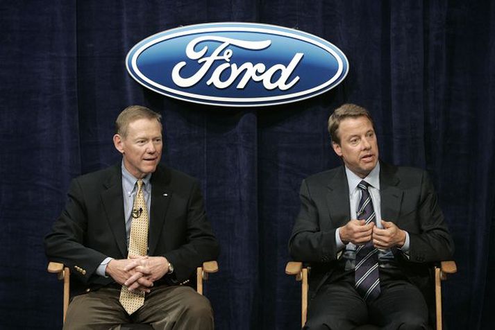 Alan Mulally forstjóri Ford ásamt Bill Ford, fráfarandi forstjóra fyrirtækisins.