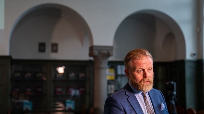 Ásgeir Jónsson seðlabankastjóri að núverandi aðhald peningastefnunnar, sem birtist í ríflega fjögurra prósenta raunvöxtum, ætti að öllu eðlilegu að vera nóg. „En það er ljóst að Íslendingar hafa meira þol fyrir háum vöxtum en margar aðrar þjóðir.“