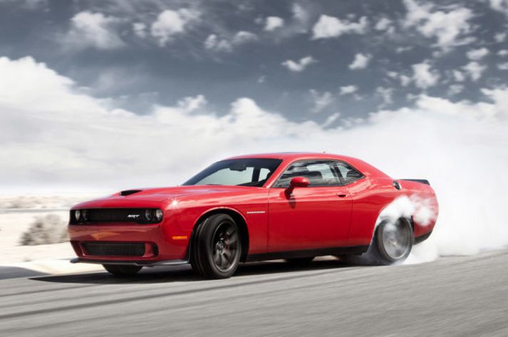 Dodge Challenger SRT Hellcat fer létt með að spóla með öll sín 707 hestöfl.