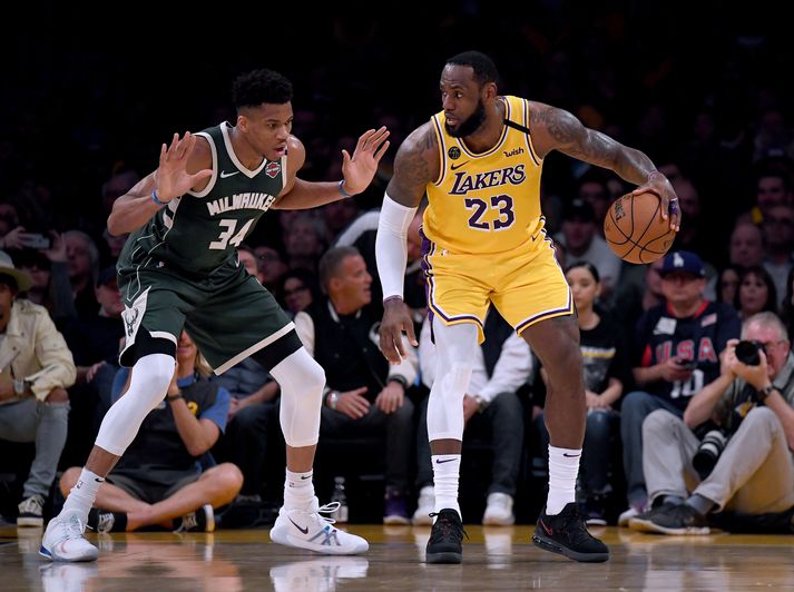 Lebron James og Giannis Antetokounmpo áttust við í nótt.