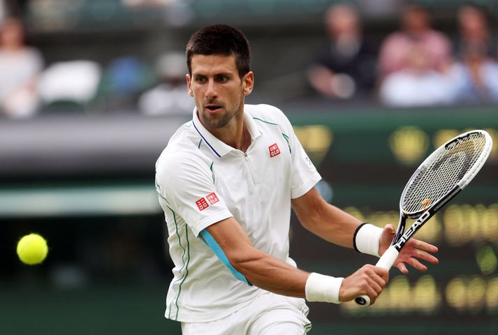 Djokovic mundar bakhöndina í dag.