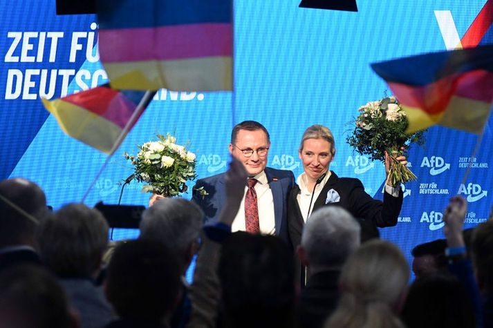 Alice Weidel, kandídat AfD til kanslara, and Tino Chrupalla, formanni AfD, fögnuðu eftir að útgönguspár voru birtar.