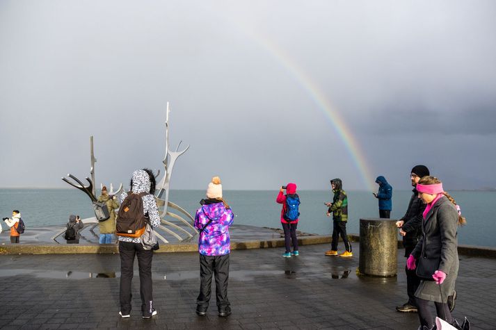 Hiti verður á bilinu átta til þrettán stig í dag.