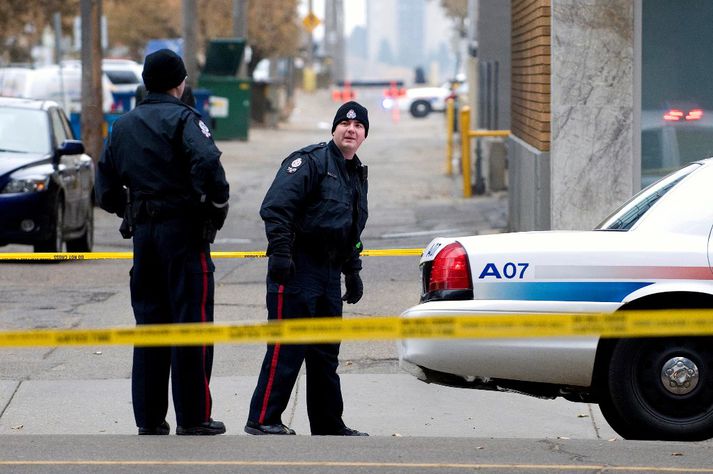 Lögregluþjónar að störfum í Edmonton. Myndin kemur fréttinni ekki beint við.