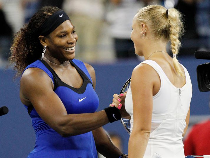 Serena Williams og Carolinu Wozniacki eftir leikinn.