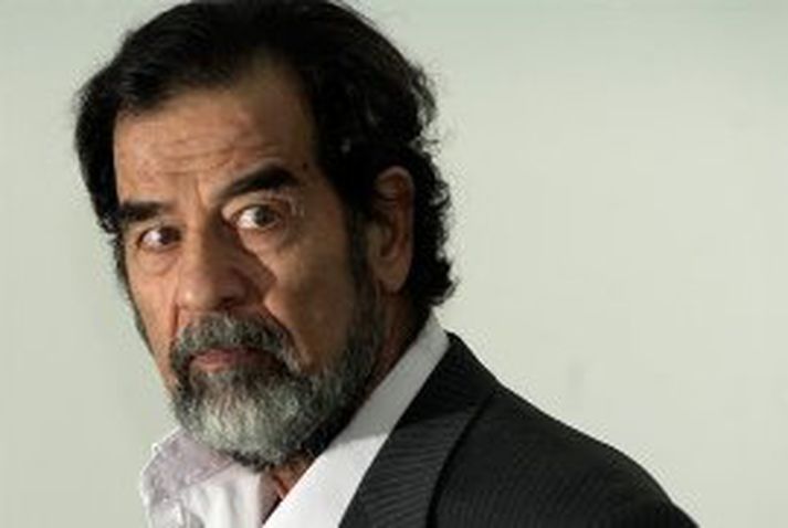 Saddam Hussein, fyrrum forseti íraks verður dæmdur á morgun.