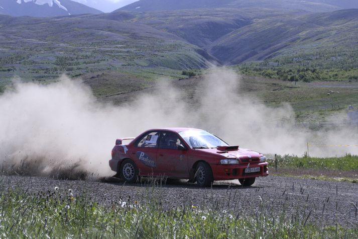 Daníel og Ásta Sigurðarbörn á fullri ferð í Skagafjarðarrallinu.