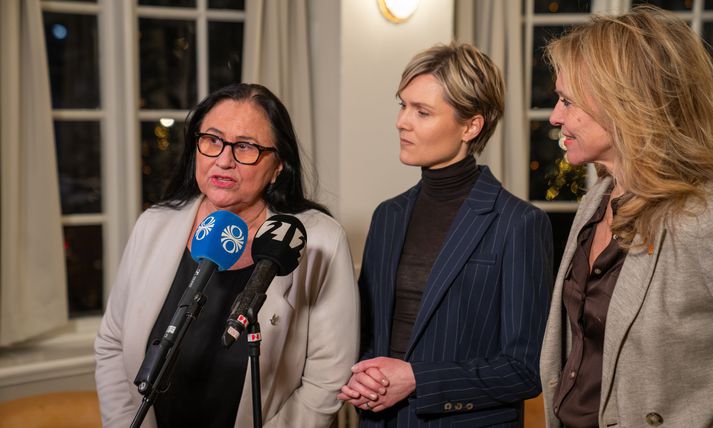 Inga Sæland, Kristrún Frostadóttir og Þorgerður Katrín Gunnarsdóttir héldu blaðamannafund í dag um stjórnarmyndunarviðræður.