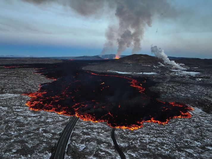 Eldgosið virðist vera í rénun.