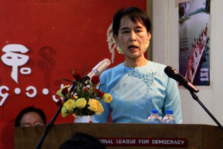 Aung San Suu Kyi var látin laus fyrir rúmum tveimur mánuðum.