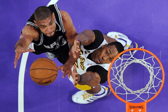 Dwight Howard og Tim Duncan voru báðir öflugir í nótt.