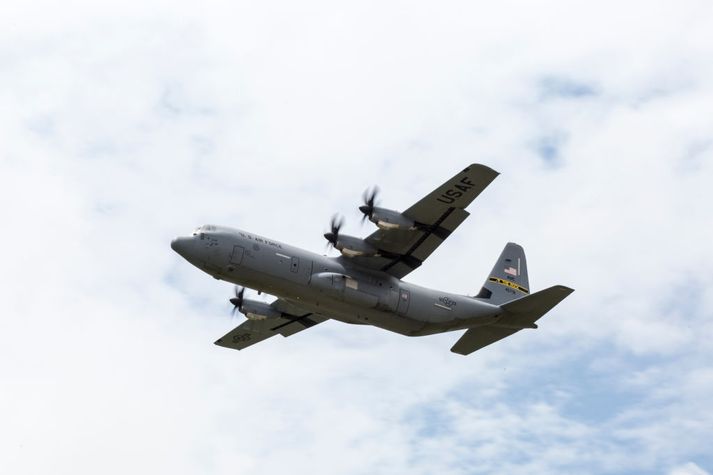 Flugvél af gerðinni Hercules C 130.