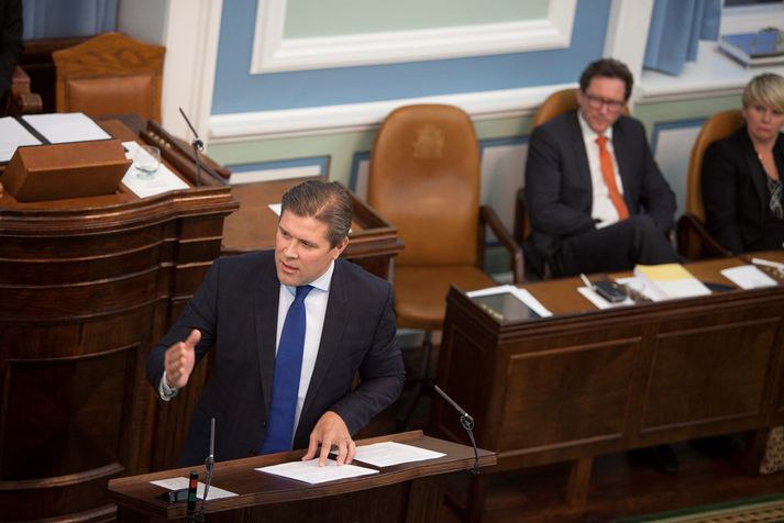 Bjarni ætlar að flytja skýrslu um aðgerðirnar á vorþingi.