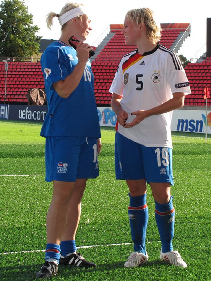 Rakel Logadóttir og Sif Atladóttir.