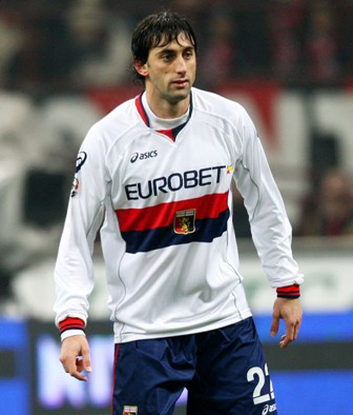 Diego Milito leikur með Genoa