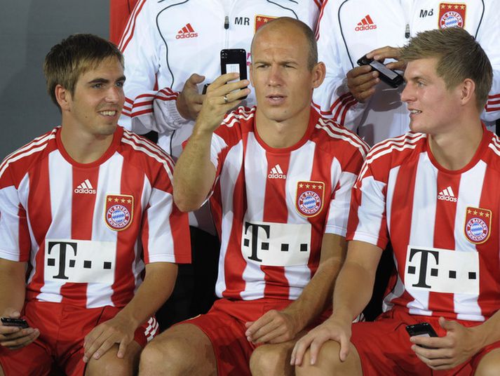 Arjen Robben með Philipp Lahm og Toni Kroos á liðsmyndatöku fyrir tímabilið.
