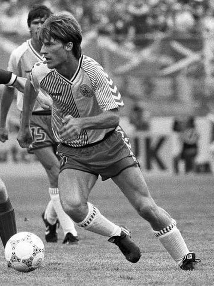 Michael Laudrup í leik með danska landsliðinu árið 1986.