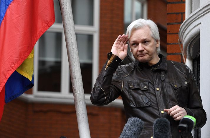 Assange telur illa með sig farið í sendiráðinu í London.
