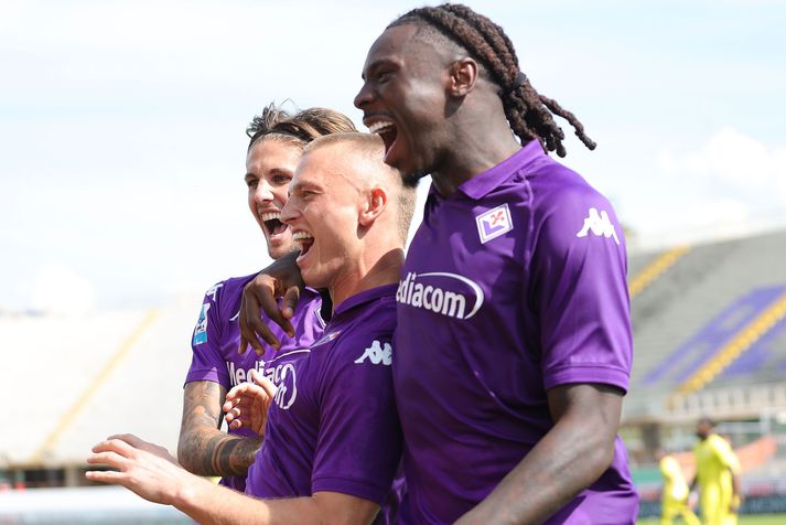 Albert Guðmundsson og Moise Kean fagna hér marki saman í einum af mörgum sigurleikjum Fiorentina á leiktíðinni.