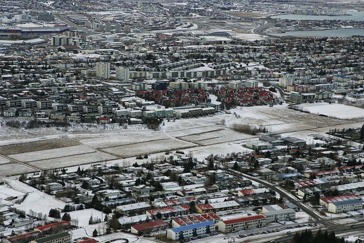 Upp úr klukkan sjö í morgun var hluti svæðisins kominn með rafmagn á ný en enn er hluti Kópavogs rafmagnslaus.