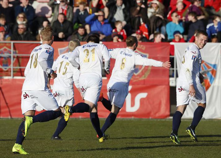 Sindri Björnsson fagnar marki sínu sem kom Leikni í 2-0 eftir þrettán mínútur.