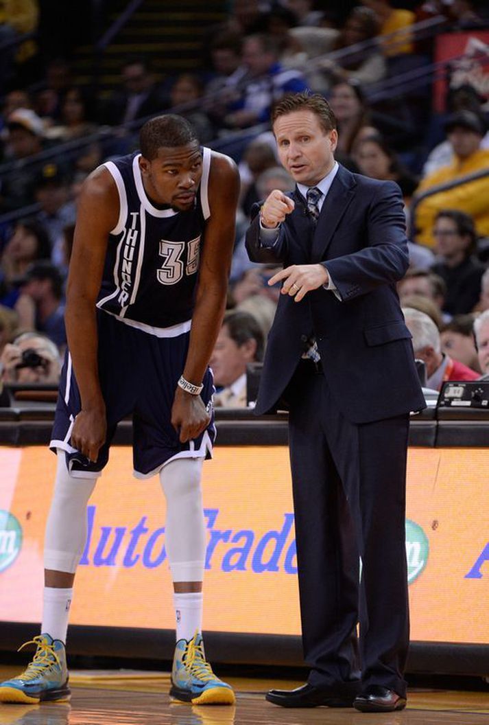 Scott Brooks og Kevin Durant.