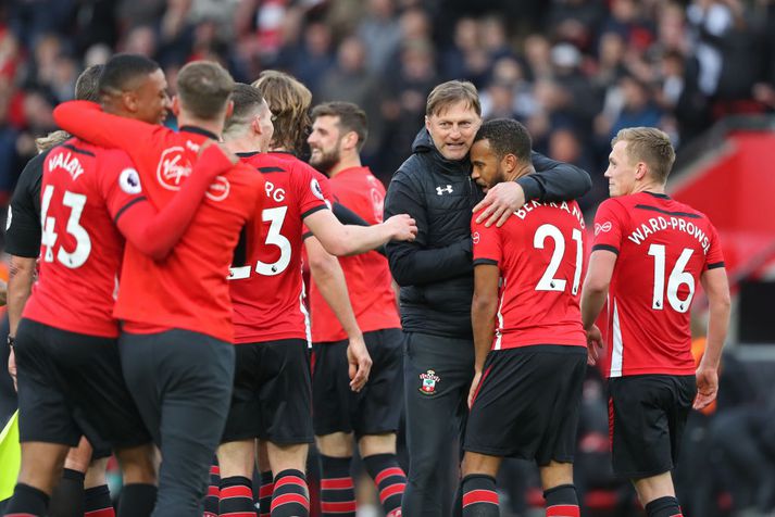 Ralph Hasenhüttl passar upp á strákana sína.