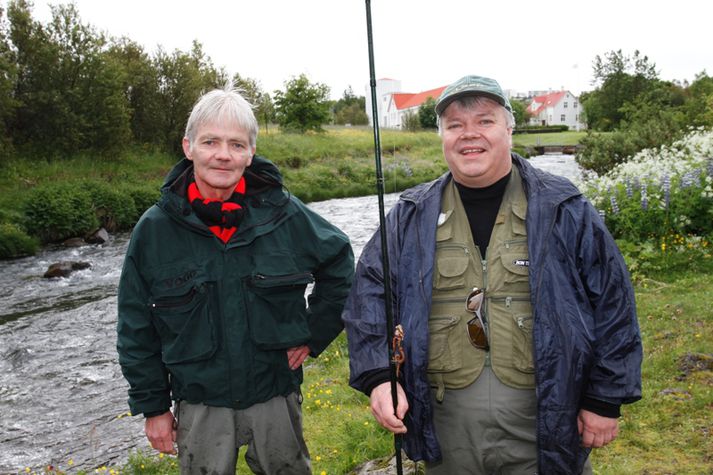 Kaupmennirnir Gunnar og Kristján Jónassynir voru kjörnir Reykvíkingar ársins og fengu þeir því að renna fyrir fyrsta laxinn.