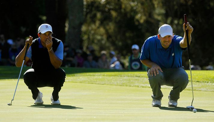 Tiger Woods og Tony Romo, einbeittir á svip.