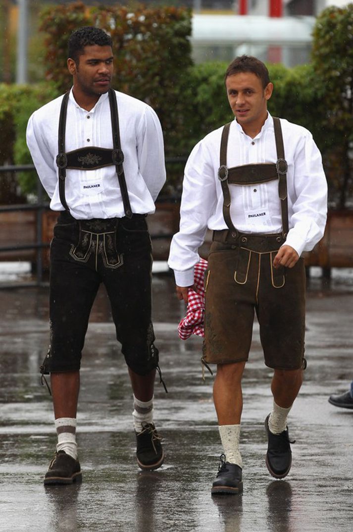 Breno ásamt Rafinha í lederhosen.