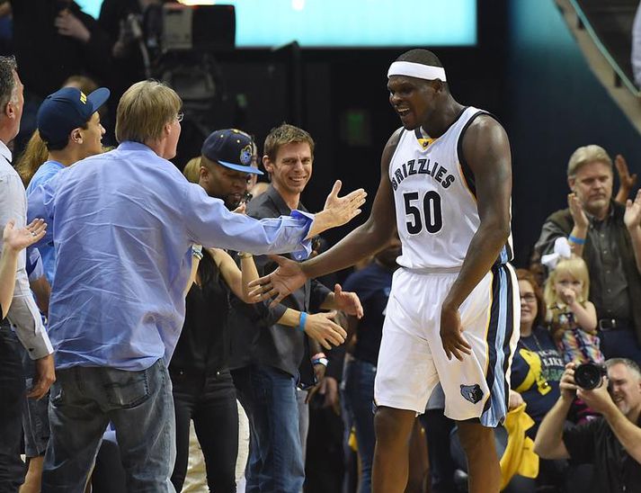 Zach Randolph fagnar í nótt.