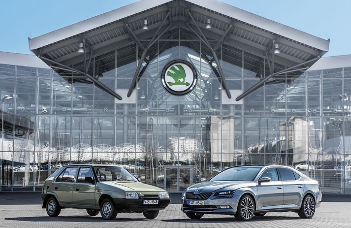 Mikið hefur breyst hjá Skoda á 25 árum.