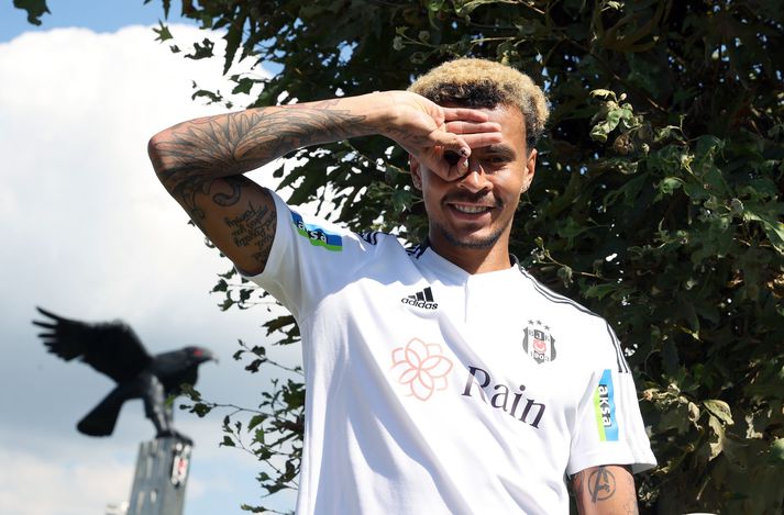 Dele Alli þegar hann var kynntur sem leikmaður tyrkneska félagsins Besiktas.