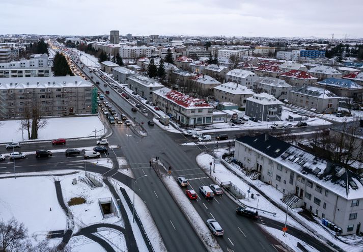 Maðurinn á að hafa dansað með heyrnartól á Miklubraut.