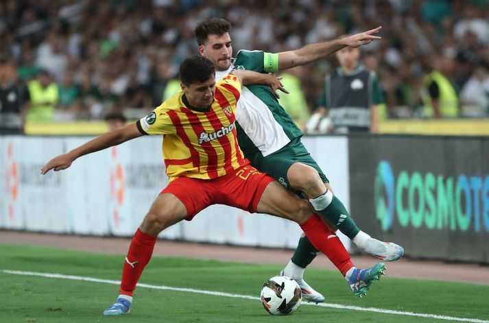 Abdukodir Khusanov (til vinstri) í leik gegn Panathinaikos.