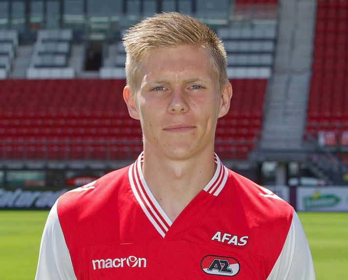 Aron leikur með AZ Alkmaar í Hollandi.