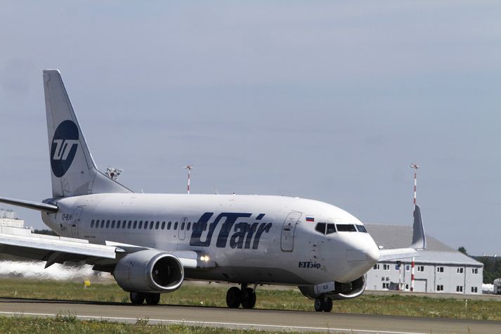 Flugvél rússneska flugfélagsins UTair af gerðinni Boeing 737-500.