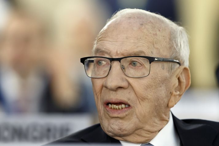 Essebsi, aldinn forseti Túnis, liggur nú milli heims og helju á sjúkrahúsi.