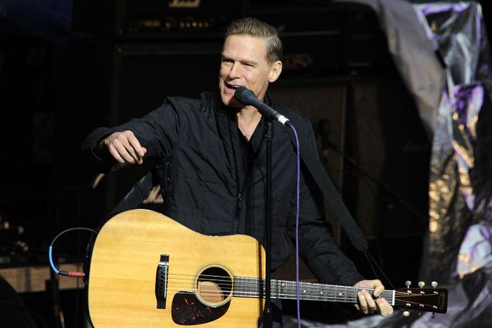 Bryan Adams stendur með samkynhneigðum í Mississippi.