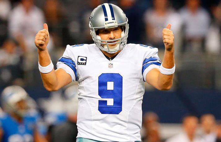 Tony Romo, leikstjórnandi Dallas, fagnar í gær.