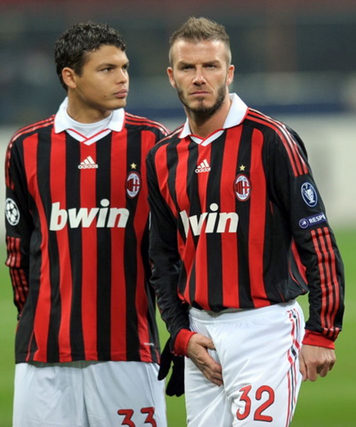 Thiago Silva og David Beckham sem er í athyglisverðri stellingu.