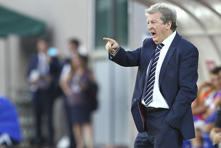 Hodgson gefur skipanir á hliðarlínunni í gær.