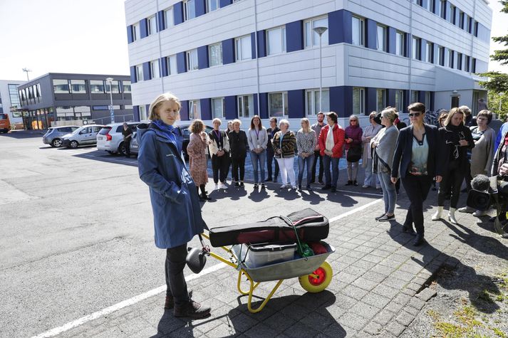 Hugi klár í slaginn við Skógarhlíð í dag. Þaðan heldur hann á Þinvelli í bíl þar sem gangan hefst formlega á morgun.