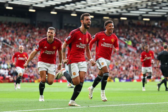 Bruno Fernandes fyrirliði Manchester United fagnar marki sínu í dag sem tryggði United sigurinn.