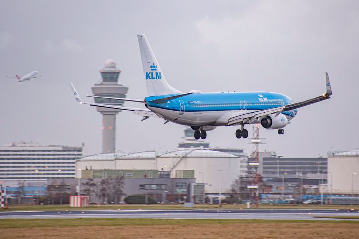 Boeing 737-800 vél hollenska flugfélagsins KML var á leið frá Osló til Amsterdam áður en gripið var til nauðlendingar. Myndin er úr safni.