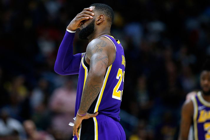 LeBron James þarf að kalla fram súpermanninn í sér til að koma Los Angeles Lakers inn í úrslitakeppnina.