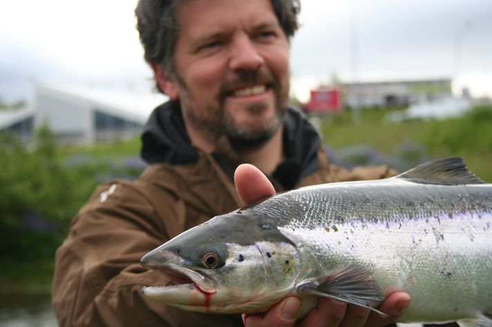 Dagur B. Eggertsson með seinni laxinn sinn í morgun