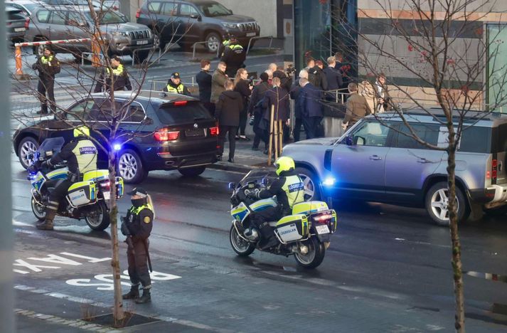 Talsverður fjöldi mun hlýða á ávarp Selenskíjs í Smiðju.